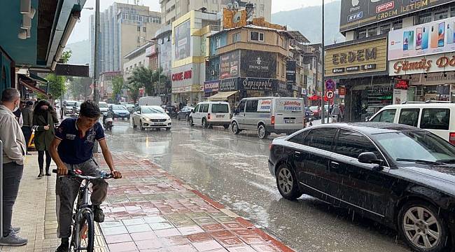 Afyon’a oluk oluk yağmur yağdı