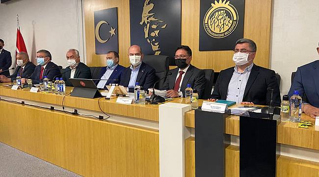“BİR FİSKEYLE YIKILABİLEN HÜKÜMETLERE GERİ DÖNELİM İSTİYORLAR”
