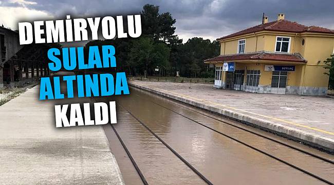 Demiryolu sular altında kaldı