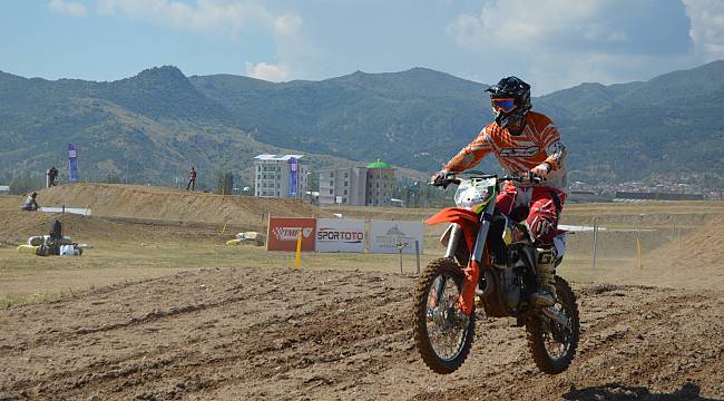 MOTOKROS SPORCULARI ANTRENMAN TURLARIYLA PİSTE ÇIKTI