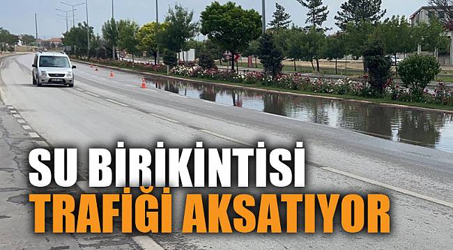 Su birikintisi sürücülere zor anlar yaşattı