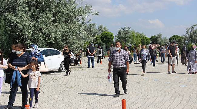 YKS 17 BİN 320 ADAYIN KATILIMI İLE BAŞLADI
