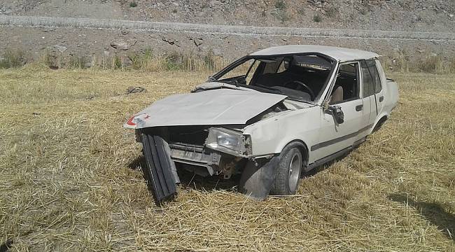 KONTROLDEN ÇIKTI, TARIM ARAZİSİNE DEVRİLDİ