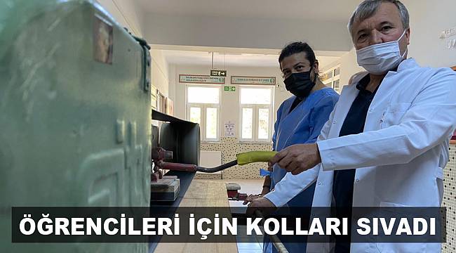 Öğrencileri için kolları sıvadı