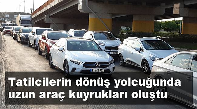 Tatilcilerin dönüş yolcuğunda uzun araç kuyrukları oluştu