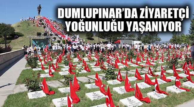 Dumlupınar Şehitliği'nde ziyaretçi yoğunluğu yaşanıyor
