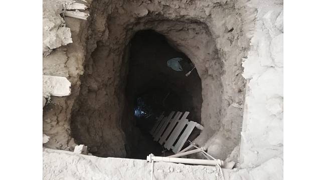 EVİN İÇİN’DE DEFİNE ARAYAN 4 KİŞİ SUÇÜSTÜ YAKALANDI