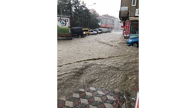 ŞİDDETLİ YAĞMUR VE DOLU ZOR ANLAR YAŞATTI