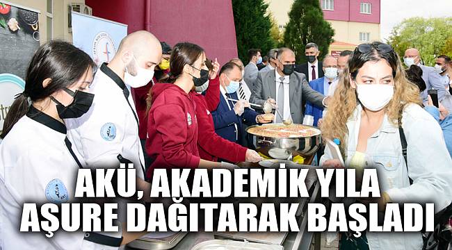 Akü akademik yıla aşure dağıtarak başladı