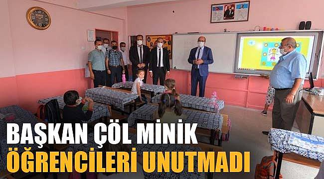 Başkan Çöl minik öğrencileri unutmadı