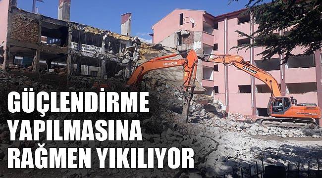 “Güçlendirme yapılmasına rağmen yıkılıyor”