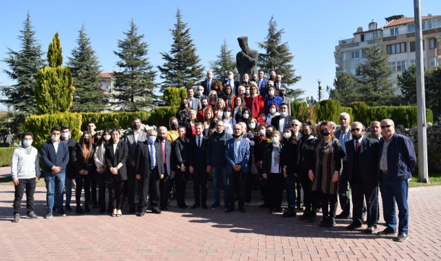 Cumhuriyet platformu Ata’ya çelenk sundu