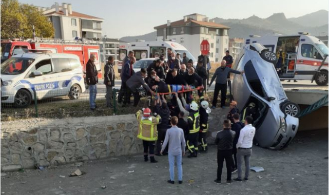 112 Ekipleri dereye inip sıkışan sürücüyü kurtardı