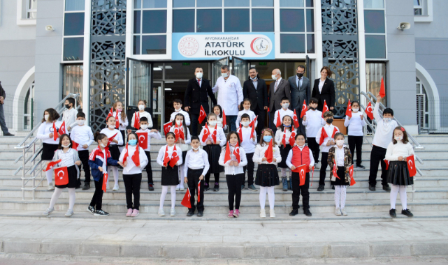 Atatürk İlkokulu ödüle doymuyor