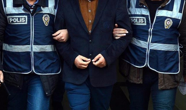 EMEKLİ ASTSUBAY SAKLANDIĞI EVDE YAKALANDI