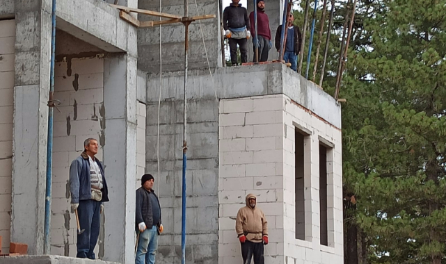 İNŞAAT İŞÇİLERİ İŞLERİNİ, ATATÜRK İÇİN YARIDA BIRAKTI