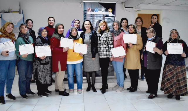 İŞİNİN BAŞINDA OLAN KADINLAR SERTİFİKALARINI ALDI