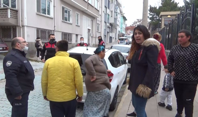 KENDİSİNİ BIÇAKLA SALDIRAN KOCASINI UNUTUP GAZETECİYE SALDIRDI