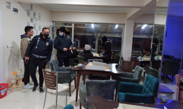 KİMLİKSİZ GENÇLERİ POLİS UYARDI