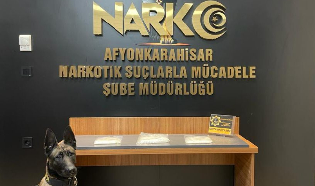 Otomobildeki uyuşturucu zulasını narkotik köpeği buldu