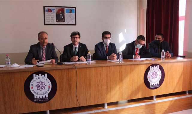 YALÇIN, MESLEKİ VE TEKNİK ORTAÖĞRETİM MÜDÜRLERİ İLE TOPLANTIYA KATILDI
