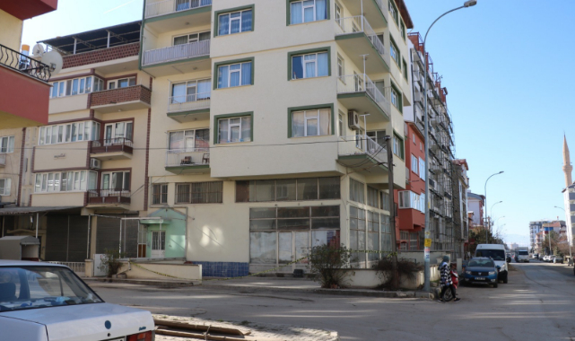 AFYON’DA PENCEREDEN DÜŞEN ÇOCUK, HASTANEDE HAYATINI KAYBETTİ