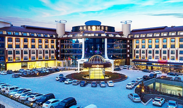 AKRONES TERMAL OTEL 2022'YE DERYA ULUĞ'LA MERHABA DİYECEK