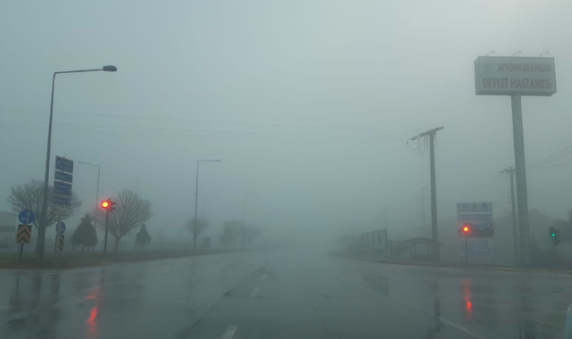 Ani bastıran sis sürücülere zor anlar yaşattı