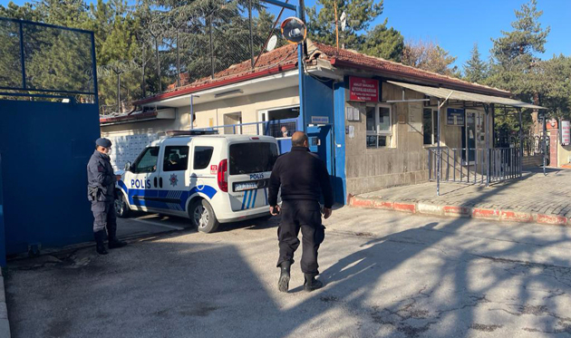 CEZAEVİNDE GERÇEĞİ ARATMAYAN TATBİKAT YAPILDI