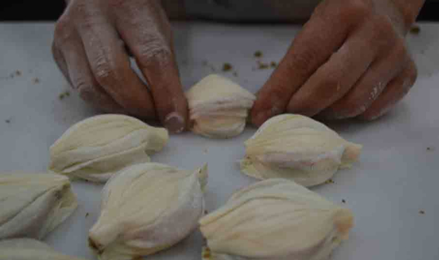 HAŞHAŞ TOHUMUNDAN BAKLAVA YAPTILAR