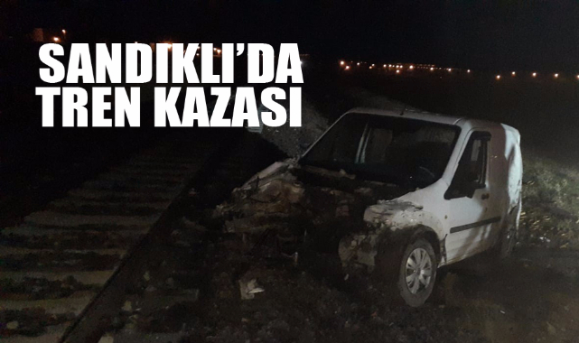 Sandıklı'da yük treni hafif ticari araca çarptı, 1 kişi yaralandı
