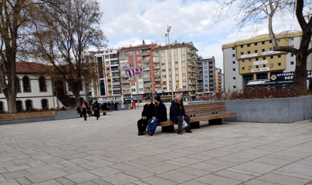 Sıcak havayı gören dışarı çıktı