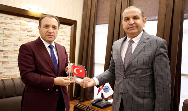 TÜRK EĞİTİM-SEN YETKİLİLERİNDEN REKTÖR KARAKAŞ’A ZİYARET