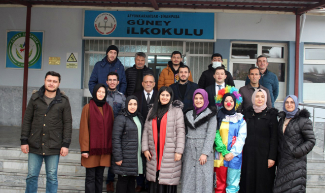 AK GENÇLER GÜNEY’DE KÜTÜPHANE KURDU
