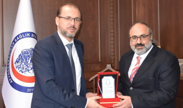 ECZACILIK FAKÜLTESİNDE BAYRAĞI SARIKÜRKCÜ DEVİR ALDI