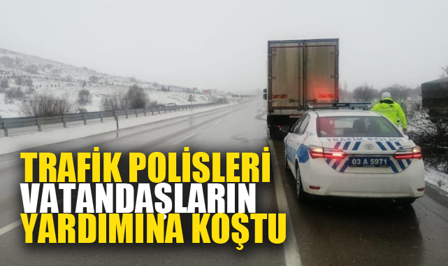 Trafik polisleri vatandaşların yardımına koştu