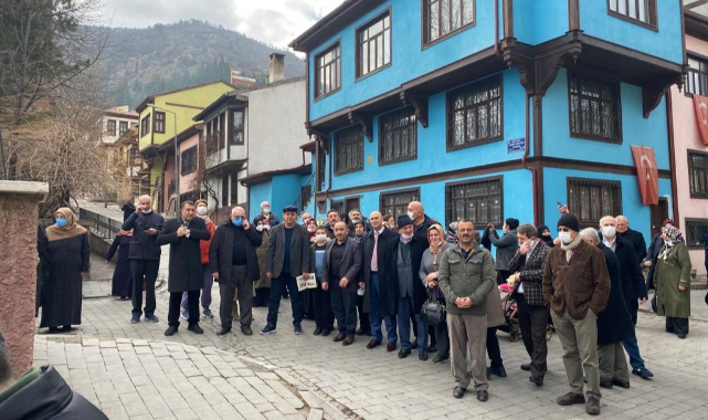 Ümraniye Muhtarlar Derneği üyeleri Afyonkarahisar'ın tarihi sokaklarını gezdi