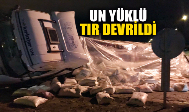 UN YÜKLÜ TIR DEVRİLDİ