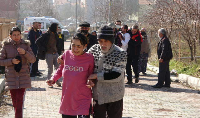 Bebek ve annesi dumanların arasından son anda kurtarıldı