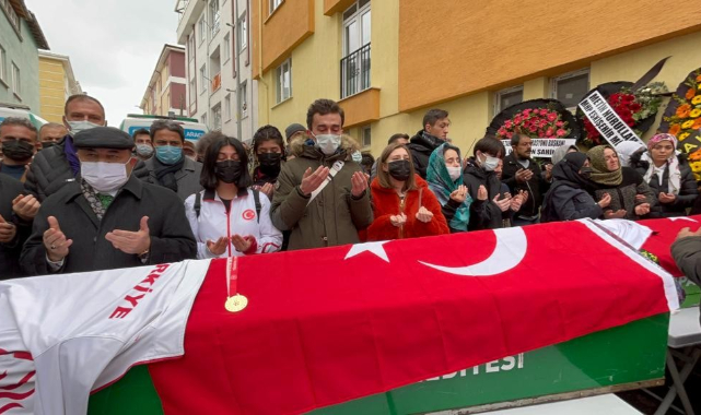 FECİ KAZADA TEKVANDO ANTRENÖRÜ ÖZSOY VE 2 YAKINI ÖLDÜ