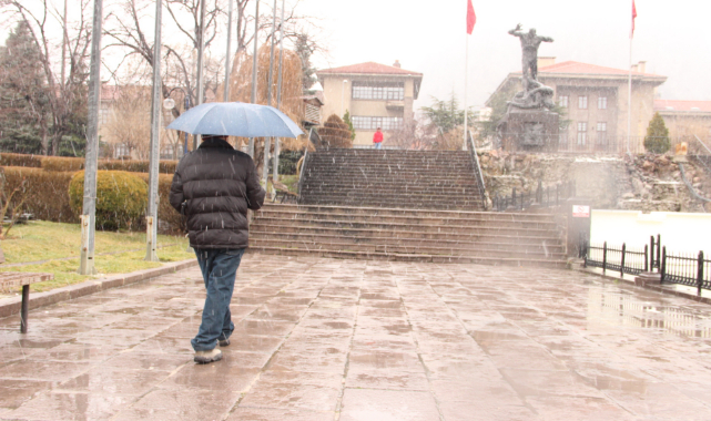 ÜÇ GÜN SÜRECEĞİ SÖYLENEN KAR YAĞIŞI BAŞLADI