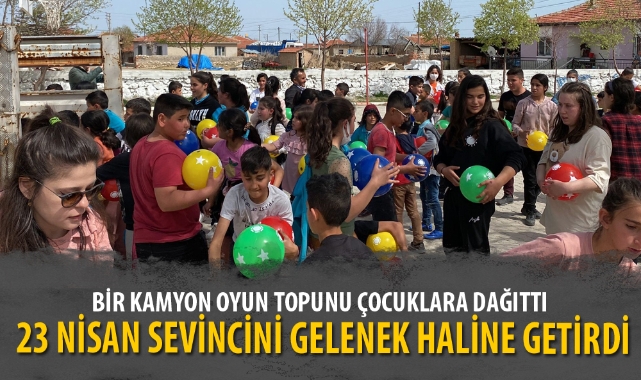 BİR KAMYON OYUN TOPUNU ÇOCUKLARA DAĞITTI