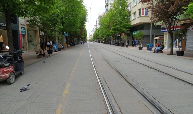 En kalabalık caddeler bayramın ilk gününde boş kaldı