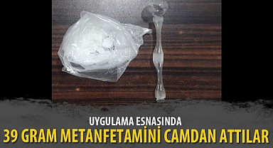 UYGULAMA ESNASINDA 39 GRAM METANFETAMİNİ CAMDAN ATTILAR