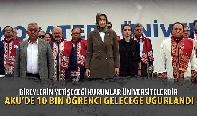 AKÜ'DE 10 BİN ÖĞRENCİ GELECEĞE UĞURLANDI