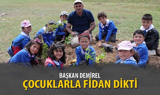 BAŞKAN DEMİREL, ÇOCUKLARLA FİDAN DİKTİ