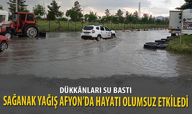 SAĞANAK YAĞIŞ AFYON’DA HAYATI OLUMSUZ ETKİLEDİ