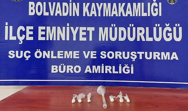 CERRAHİ ELDİVENİN İÇERİSİNDEN UYUŞTURUCU ÇIKTI