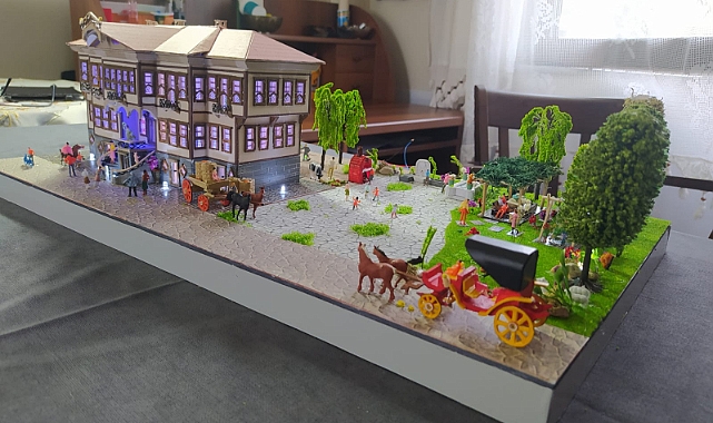 MAKET YAPIMINI SANATA DÖNÜŞTÜRDÜ