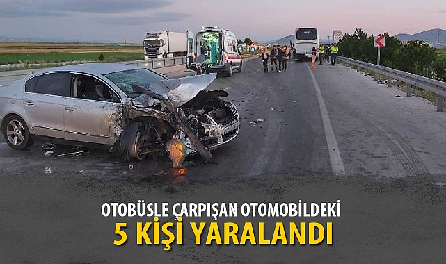 OTOBÜSLE ÇARPIŞAN OTOMOBİLDEKİ 5 KİŞİ YARALANDI